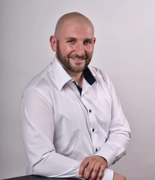 Natif de la région, je propose une expertise immobilière locale et un accompagnement sans faille.