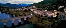 Roquebrun : Village Méditerranéen et Nature Préservée
