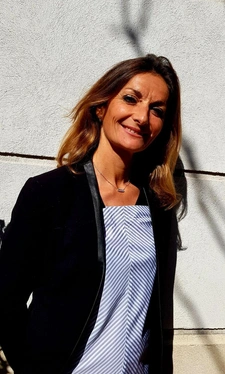 Native de la région, je propose une expertise immobilière locale et un accompagnement sans faille.