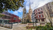 Natif de la région, je propose une expertise immobilière locale et un accompagnement sans faille.