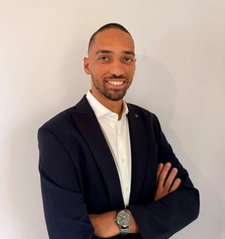 Natif de la région, je propose une expertise immobilière locale et un accompagnement sans faille.