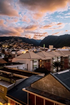 Conseillère immobilier passionnée, à vos côtés à chaque étape sur Saint Paul et l'Ile de la Réunion