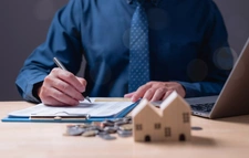 Natif de la région, je propose une expertise immobilière locale et un accompagnement sans faille.
