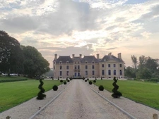 Je suis mandataire immobilier, j'apprécie tout particulièrement le contact humain, l'architecture, la décoration et la découverte d'endroits exceptionnels. Je suis très attentive et à l'écoute de vos attentes pour que votre transaction soit florissante.