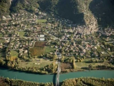 Natif de la région, je propose une expertise immobilière locale et un accompagnement sans faille.