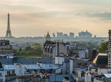 Passionnée par l'immobilier parisien, je mets mon expertise à votre service pour vous accompagner dans votre projet immobilier.