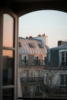Du premier échange jusqu'à la remise des clés, je vous accompagne. Votre conseillère immobilière à Paris.