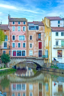 Amoureuse de la région, je propose une expertise immobilière moderne, locale et internationale.