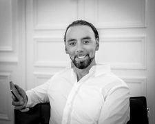 Natif de la région, je propose une expertise immobilière locale et un accompagnement sans faille.