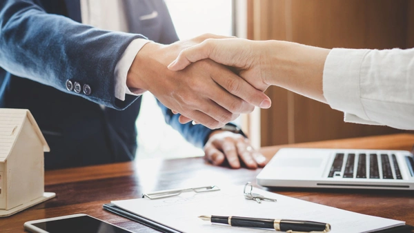 Y a‑t‑il une différence entre promesse de vente et compromis ?