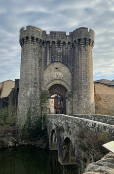 Natif de la région, je propose une expertise immobilière locale et un accompagnement sans faille.