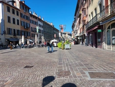 Installé en Savoie (Chambéry) depuis plus de 25 ans, je propose une expertise immobilière locale et un accompagnement sans faille.