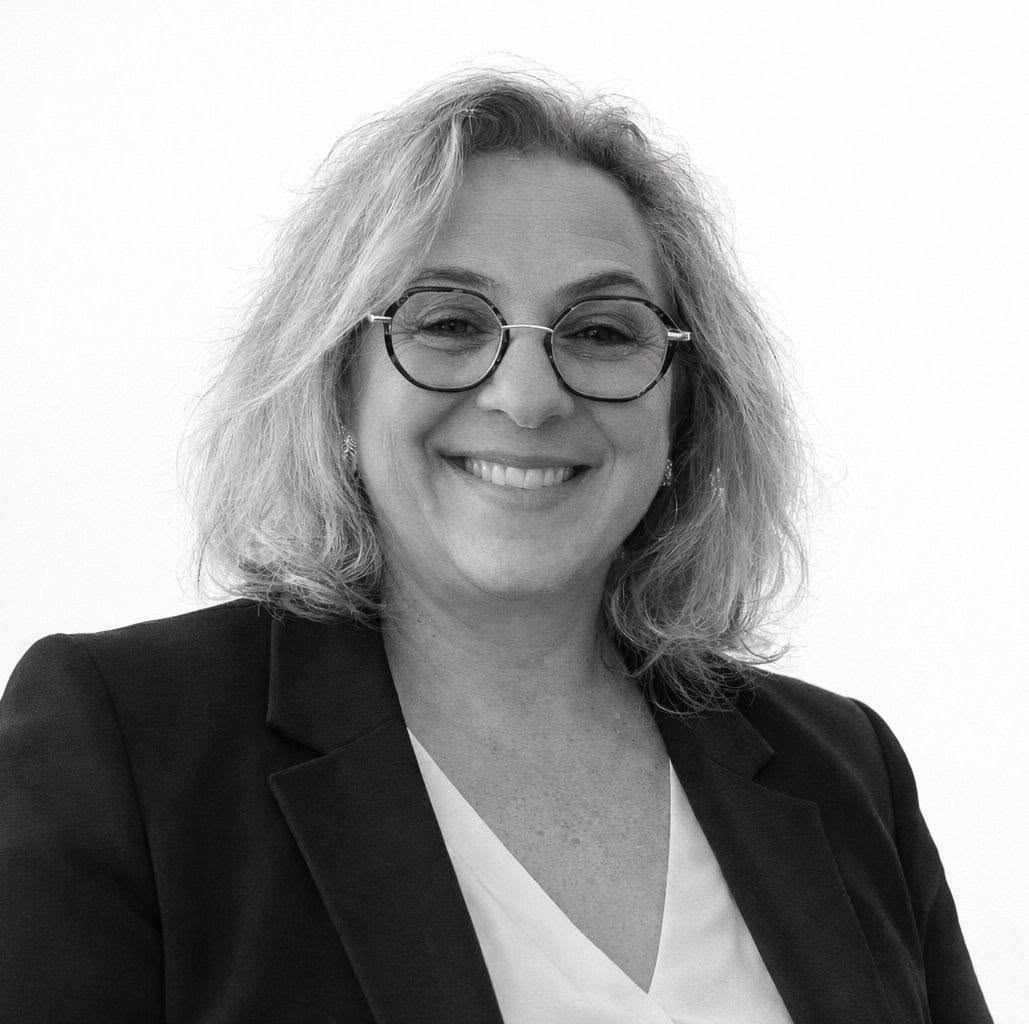 Native de la région, je mets à votre service ma parfaite connaissance du marché local et vous accompagne à chaque étape de votre projet immobilier avec professionnalisme et engagement.