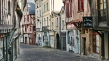 Native de la région de Laval, je propose une expertise immobilière locale, départemental et un accompagnement sans faille.