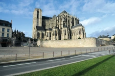 En tant que natif de la Sarthe, je suis passionné par notre belle région et je vous offre une expertise locale ainsi qu’un accompagnement attentif et dévoué.