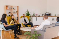 Installée dans la région depuis plus de 30 ans, je propose une expertise immobilière locale et un accompagnement patrimonial optimisé et adapté à VOTRE besoin