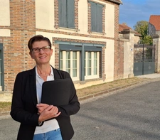 Installée depuis plus de trente ans dans la région, je propose une expertise immobilière locale et un accompagnement personnalisé de qualité au plus près de vos besoins.