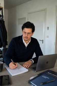Natif de la région, je mets mon expertise locale au service de votre projet.
