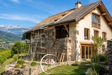 Vendre une maison à rénover en Savoie : conseils pour attirer les bons acheteurs