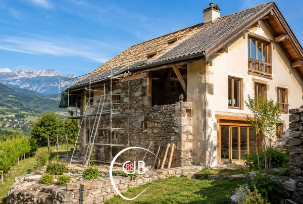 Vendre une maison à rénover en Savoie : conseils pour attirer les bons acheteurs