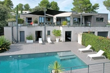 Grâce à mon expertise locale, je vous guide à chaque étape pour réaliser votre projet immobilier avec succès.