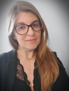 Native de la région, je propose une expertise immobilière locale et un accompagnement sans faille.