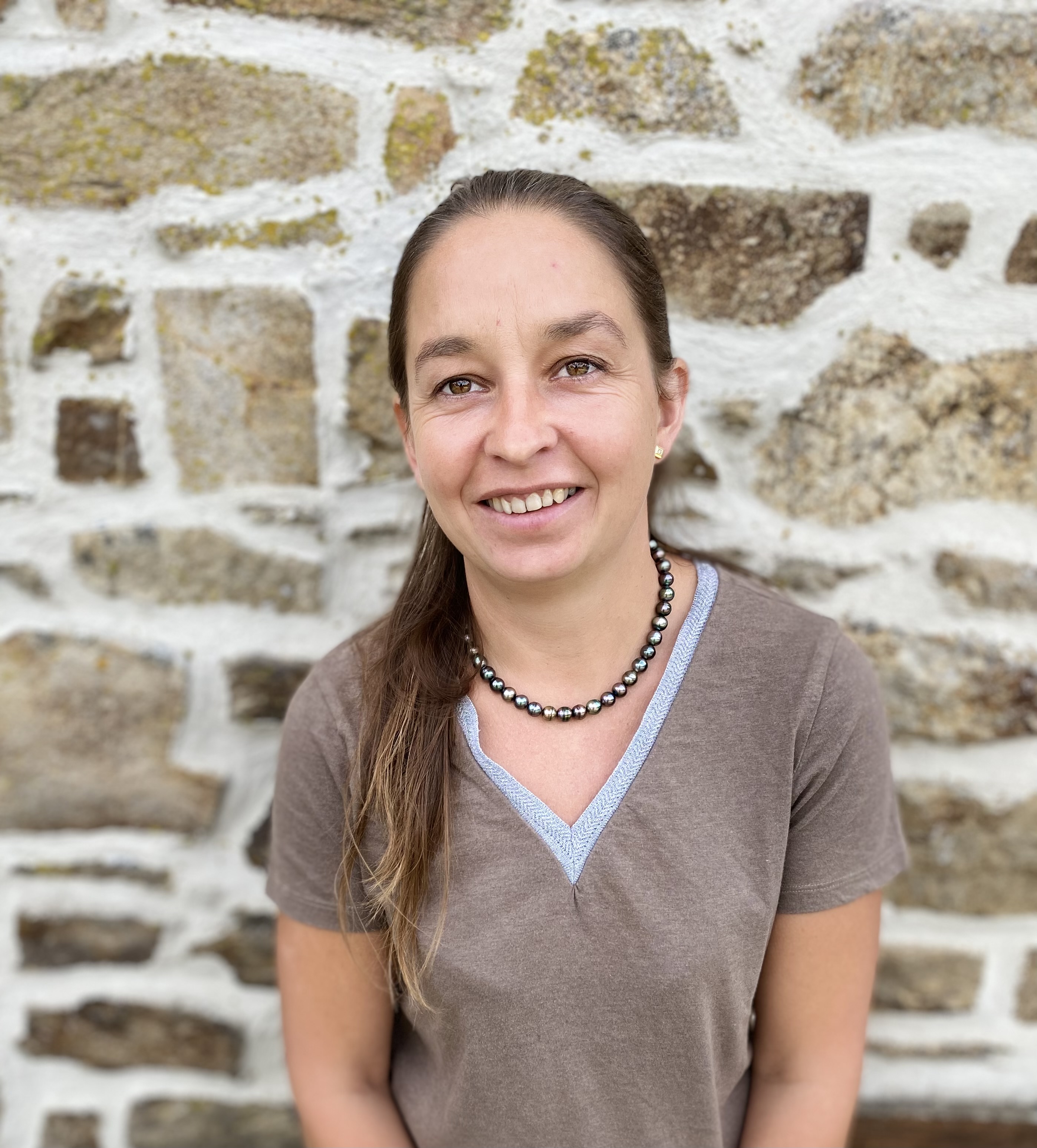 Native de la région, je propose une expertise immobilière locale et un accompagnement sans faille.
