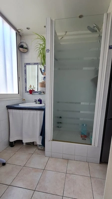 NIMES à vendre T5 de 84 m² 3 chambres, garage individuel, balcon, jardin commun, parking