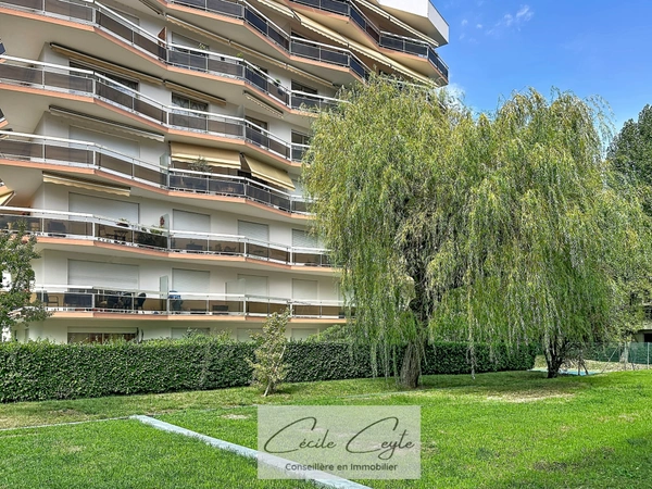 MEYLAN (38) Belle opportunité ! T1 de 41m² residence de standing - vue dégagée