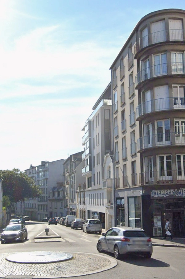 Dpt Finistère (29), à vendre Brest Centre Yves Collet Immeuble 217m² Stationnements.