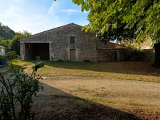 Maison Poitevine 9 pièces à 3 minutes de Saint Maixent L'école 