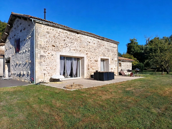 Maison à vendre 6 pièces NANTEUIL (79)