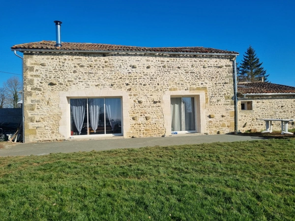 Maison à vendre 6 pièces NANTEUIL (79)