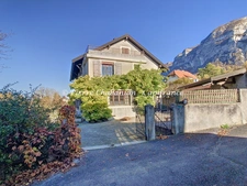 House for sale - 7 rooms - 185 m² living space - 326 m² floor space - 1359 m² land - panoramic view - COLLONGES SOUS SALEVE (74)