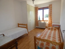 🏡 À VENDRE – Grande villa avec terrain boisé à Sisteron