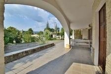 🏡 À VENDRE – Grande villa avec terrain boisé avec une olivette à Sisteron