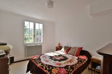 Belle propriété avec deux maisons sur 3430 m² de terrain arboré – Potentiel rare !
