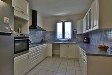 CARREFOUR BLÉONE-DURANCE – Traditional single-storey villa in perfect condition with veranda, garden and garage
