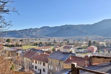 Maison de Village avec extérieur. VIAGER occupé 1 Tête. LA SAULCE (05)