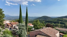 MIRABEAU (04) – Maison de plain-pied – 3 chambres – Véranda – Garage – Terrain 606 m² – Plein Sud