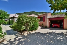 CARREFOUR BLÉONE-DURANCE – Traditional single-storey villa in perfect condition with veranda, garden and garage