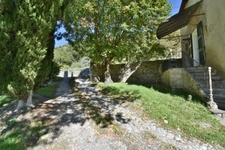 Belle propriété avec deux maisons sur 3430 m² de terrain arboré – Potentiel rare !