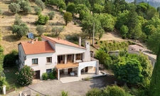 🏡 À VENDRE – Grande villa avec terrain boisé avec une olivette à Sisteron