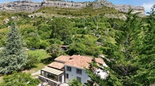Propriété de 210 m² avec appartement indépendant, 1,65 ha de terrain et dépendances