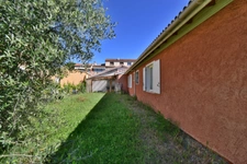 Maison à ossature bois avec vue panoramique, terrain de 1 077 m² et vaste carport