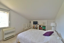 Propriété en pierre de 180 m² habitables sur 22 000 m² de terrain, vue dominante.