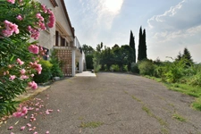 🏡 À VENDRE – Grande villa avec terrain boisé avec une olivette à Sisteron