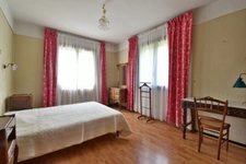 🏡 À VENDRE – Grande villa avec terrain boisé avec une olivette à Sisteron
