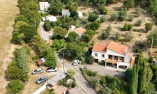 🏡 À VENDRE – Grande villa avec terrain boisé avec une olivette à Sisteron