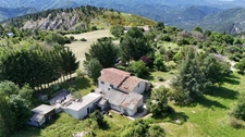 Propriété de 210 m² avec appartement indépendant, 1,65 ha de terrain et dépendances